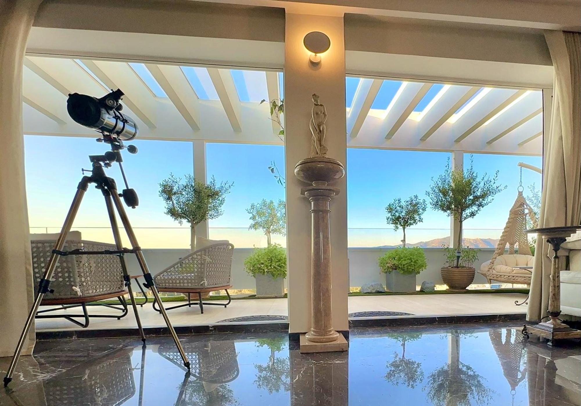One 360 Skyline Penthouses Apartment *