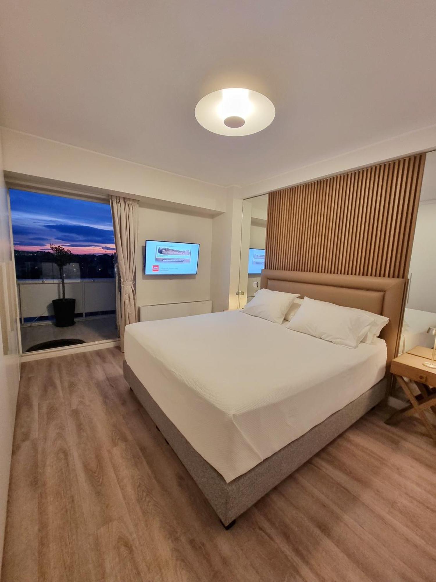 One 360 Skyline Penthouses * Ateny